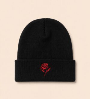 Bonnet à la rose brodée
